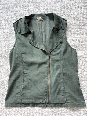 Hem & Thread Sage Green Vest
